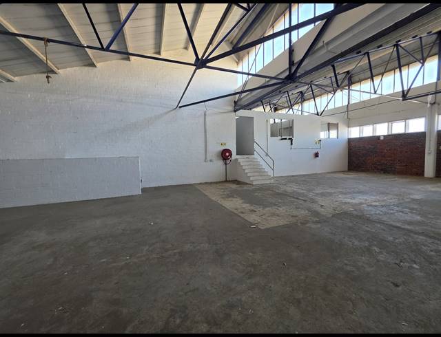 650M² WAREHOUSE TO LET IN PAARDEN EILAND